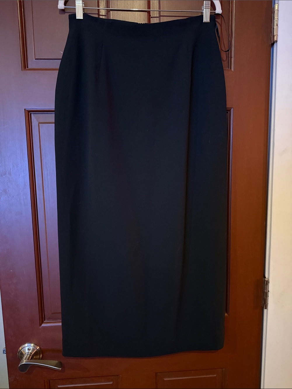 Jones Wear Black Pencil Skirt - Straight Midi Silhouette